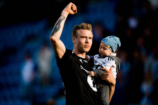 Alexander Søderlund of Rosenborg celebrates with his son