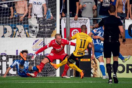 Elfsborgs Issam Jebali med en målchans framför IFK