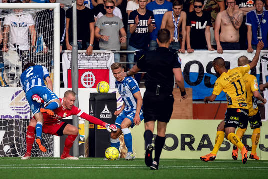 Elfsborgs Issam Jebali oroar framför IFK Göteborgs Emil