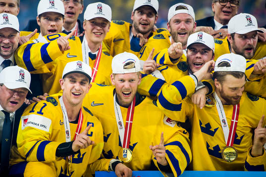 Mikael Backlund, målvakt Anders Nilsson och Magnus