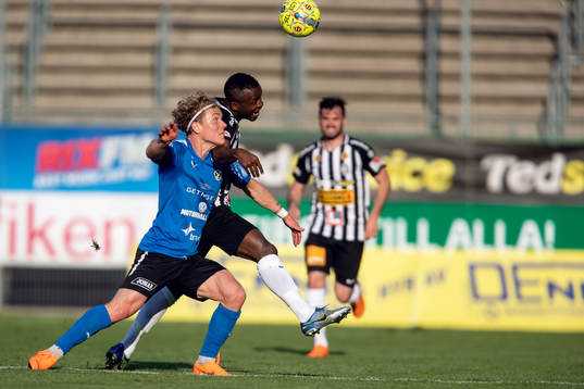 Halmstads Höskuldur Gunnlaugsson och Landskronas lStefan