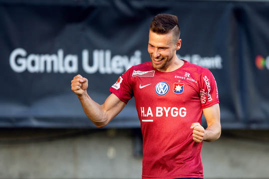 Örgrytes Daniel Sliper jublar efter 1-0