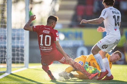 Östersunds Hosam Aiesh mot Sirius Joakim Wulff och Sirius Ian Sirelius