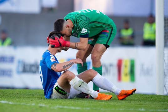 Trelleborgs målvakt Marko Johansson tackar Alexander