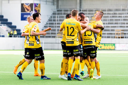 Elfsborgs spelare jublar efter att Issam Jebali har gjort 0-1