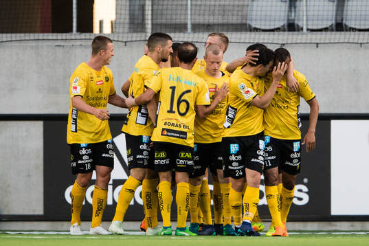 Elfsborgs spelare jublar efter att Daniel Gustavsson gjort 0-2 för Elfsborg