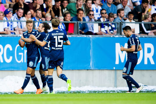 Djurgårdens Felix Beijmo jublar med lagkamrater