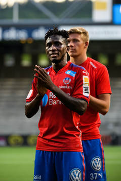 Helsingborgs Mamudu Moro tacker publiken