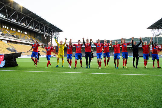 Helsingborgs spelare tackar supportrarna
