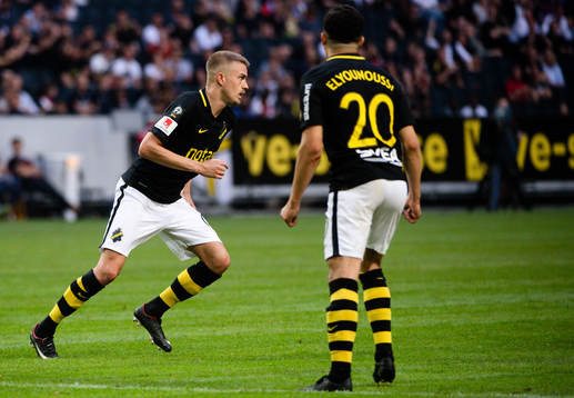 s Rasmus Lindkvist jublar