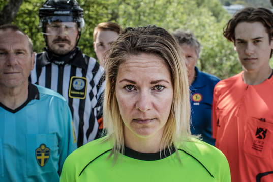 Liz Lyander, domare i innebandy, poserar för ett porträtt den 26 maj 2018 i Visby.
