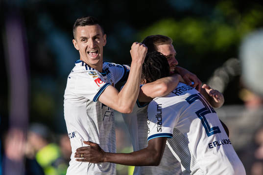 Djurgårdens Haris Radetinac och Jonathan Ring jublar med