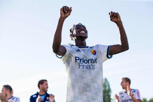 Djurgårdens Philana Tinotenda Kadewere jublar