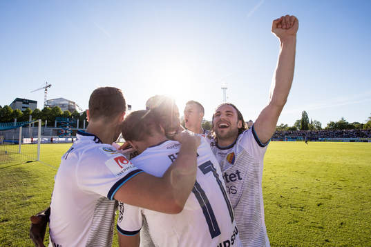 Djurgårdens Jonathan Ring jublar med Philana Tinotenda