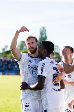 Djurgårdens Philana Tinotenda Kadewere jublar med Niklas