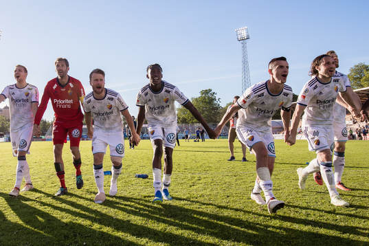 Djurgårdens Jonathan Ring (v) , målvakt Andreas Isaksson