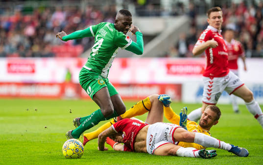 Hammarbys Pa Amat Dibba och Kalmars Herman Hallberg samt