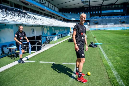 Caroline Seger kommer in på planen