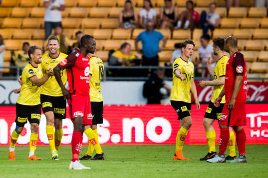 The players of Lillestrøm celebrate the 4-1 goal