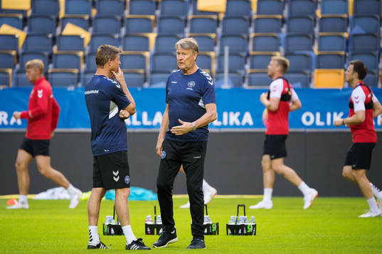 Assisterande tränare Jon Dahl Tomasson och förbundskapten Åge Hareide