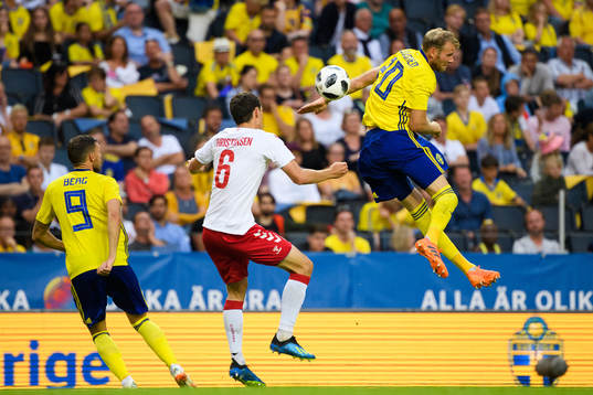 Sveriges Marcus Berg och Ola Toivonen mot Danmarks Andreas