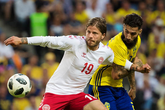 Danmarks Lasse Schöne och Sveriges Jimmy Durmaz