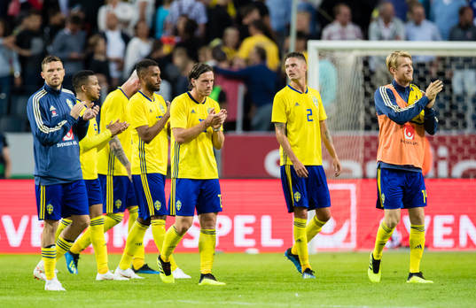 Sveriges spelare tackar publiken