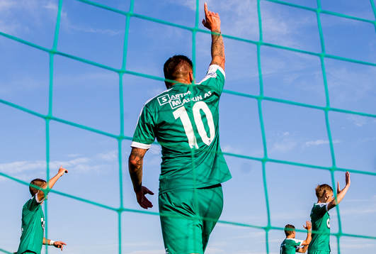 Alexander Dang of Nest-Sotra saves the ball on the line