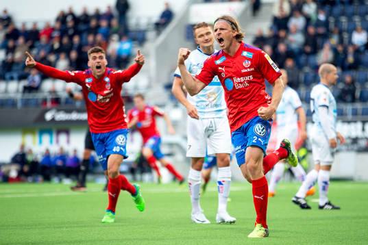 Helsingborgs Carl Johansson jublar efter 1-1