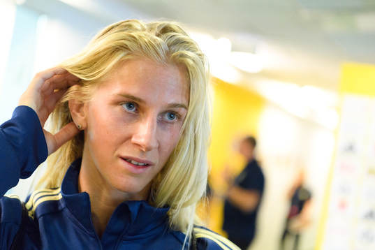 Sofia Jakobsson blir intervjuad