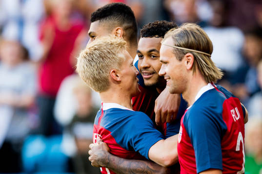 Joshua King of Norway celebrates the 1-0 goal with his teammates Birger Meling, Bjørn Maars Johnsen and Iver Fossum