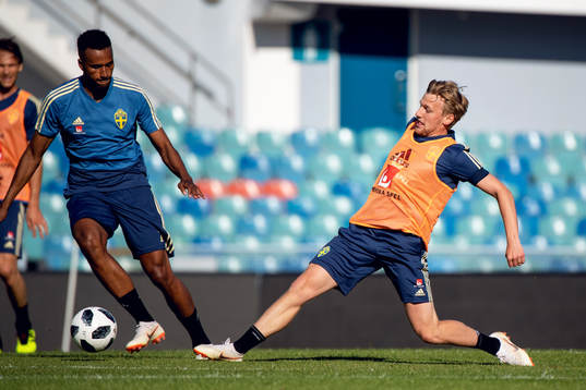 Sveriges Isaac Kiese Thelin och Emil Forsberg