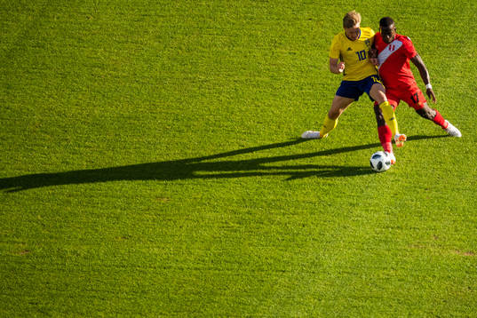 Emil Forsberg of Sweden competes for the ball with Luis Advincula of Peru