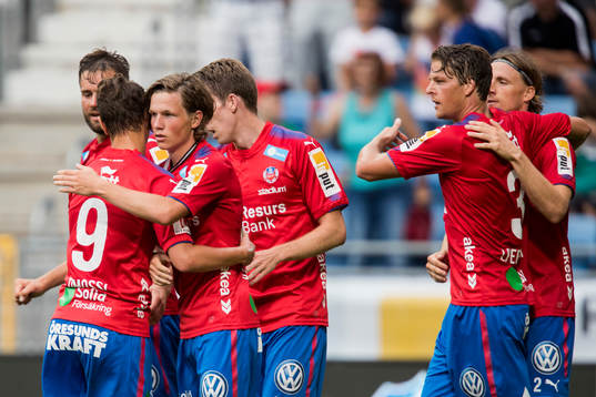 Helsingborgs Max Svensson jublar efter 1-0