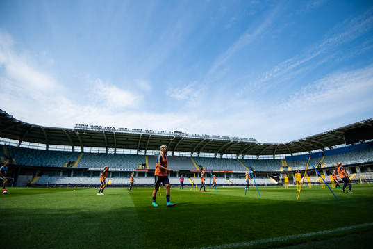 Generell vy över Gamla Ullevi med Nilla Fischer närmast