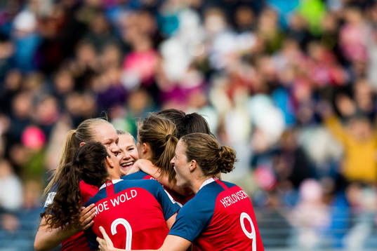 Caroline Graham Hansen of Norway celebrates with Isabell