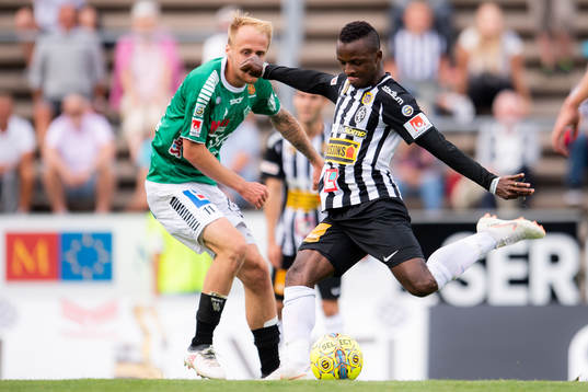 Landskronas Samuel Monday skjuter