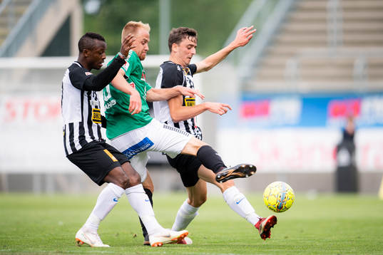 Brages Oscar Lundin jagas av Landskronas Samuel Monday och