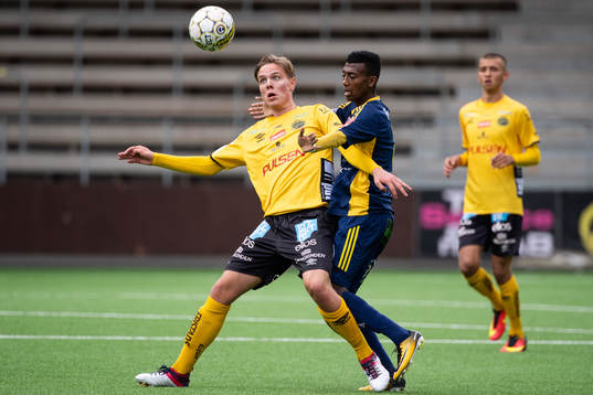 Elfsborgs Marcus Ejerblad och Ängelholms Josef Getachew