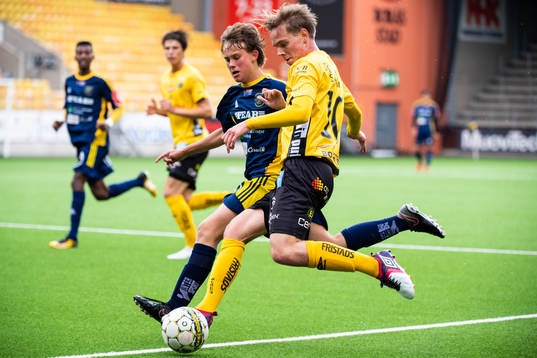 Elfsborgs Marcus Ejerblad och Ängelholms spelare