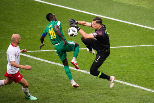 Sadio Mane of Senegal and goalkeeper Wojciech Szczesny of