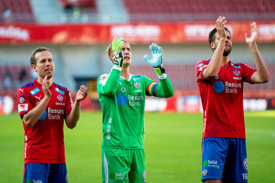 Helsingborgs Anders Degn Randrup, målvakt Pär Hansson och Mikael Dahlberg jublar