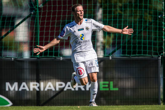 Ängelholms Oscar Zachrison jublar efter 2-1