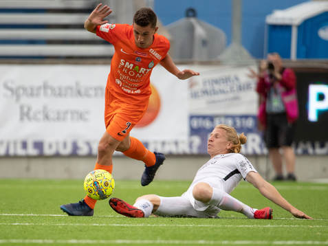 Örgrytes Gustav Ludwigson och AFC Eskilstunas Adnan Kojic