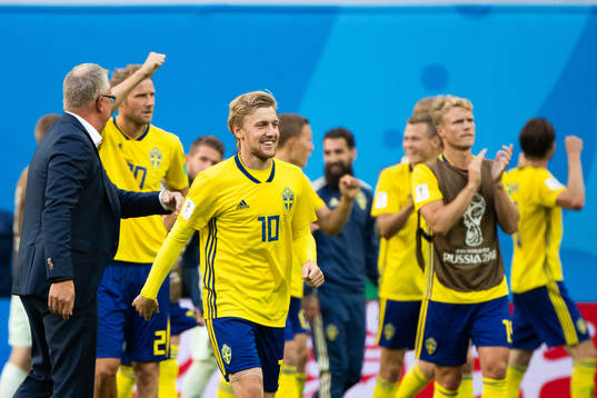 Head coach Janne Andersson and Emil Forsberg of Sweden