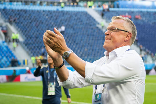 Head coach Janne Andersson of Sweden celebrate