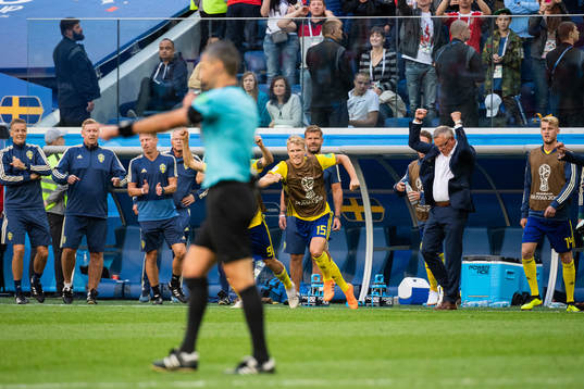 Head coach Janne Andersson of Sweden celebrate