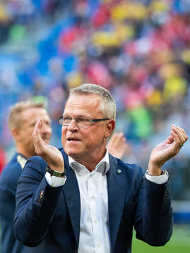 Head coach Janne Andersson of Sweden celebrate
