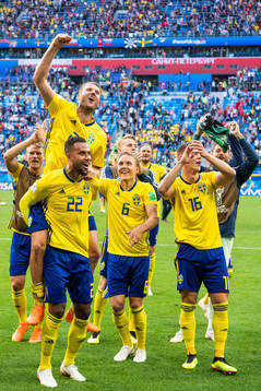  Ola Toivonen, Isaac Kiese Thelin, Emil Krafth, Ludwig Augustinsson jublar efter att Sverige vunnit med 1-0