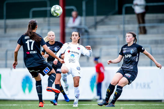 Rosengårds Iva Landeka mot Växjös Nellie Karlsson och Frida Boriero